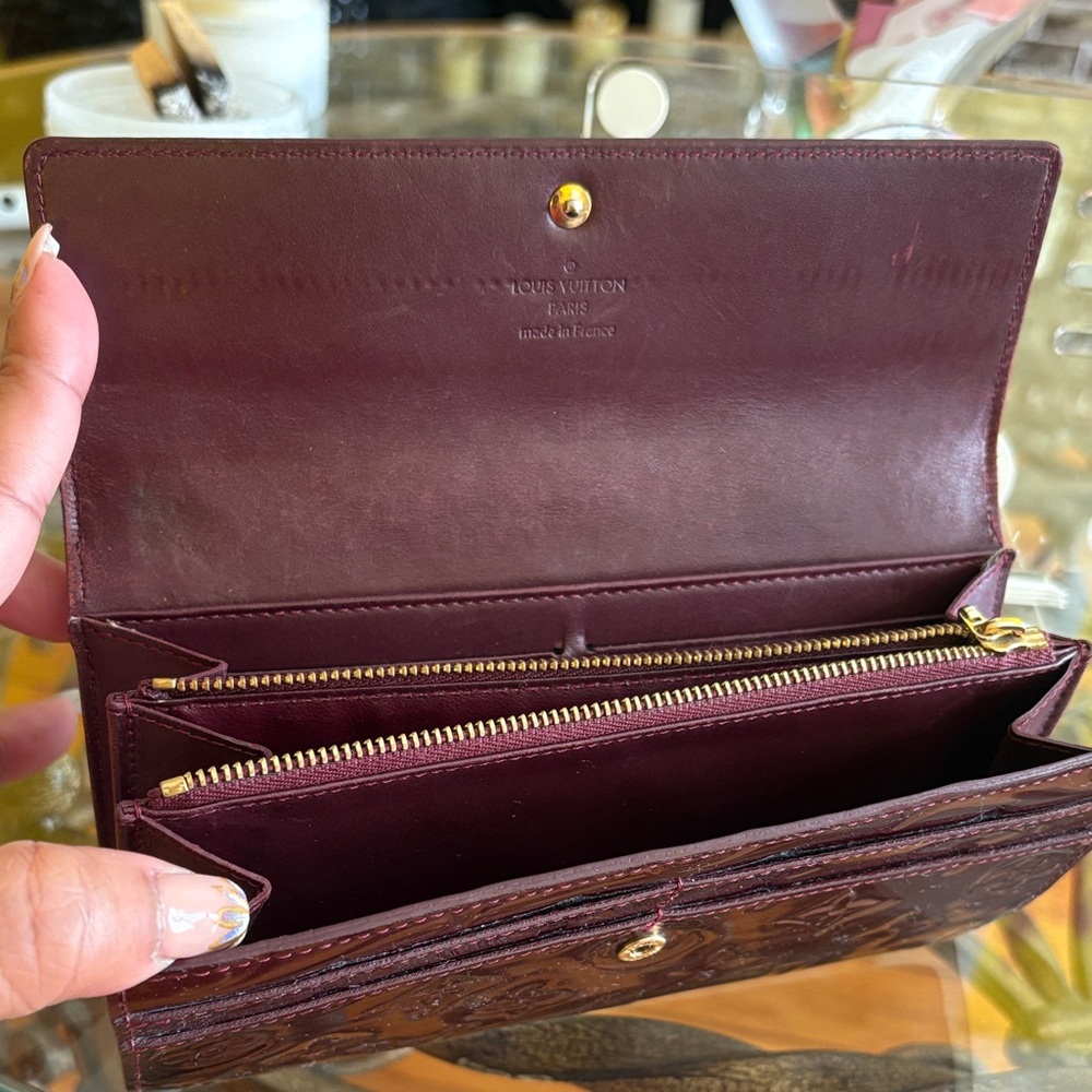 Authentic Louis Vuitton Burgundy Patent Leather Vernis Wallet - Picture 3 of 16